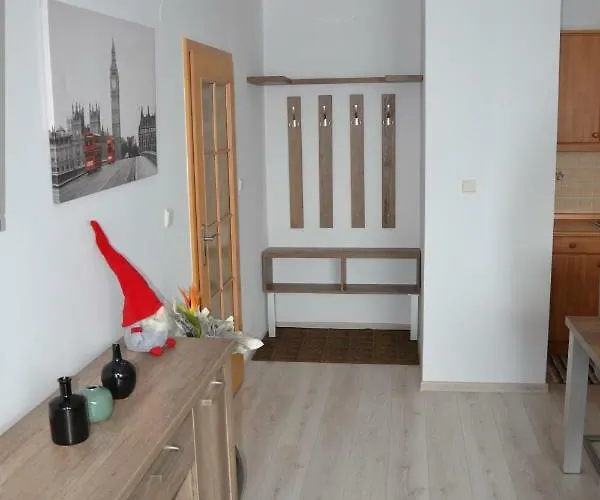 Safran - Dorothy 44, * Dóval